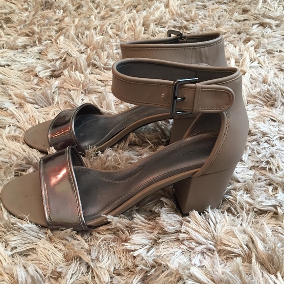 Tahari Chunky/Block Heels Size 10 *EUC* - Picture 3 of 5